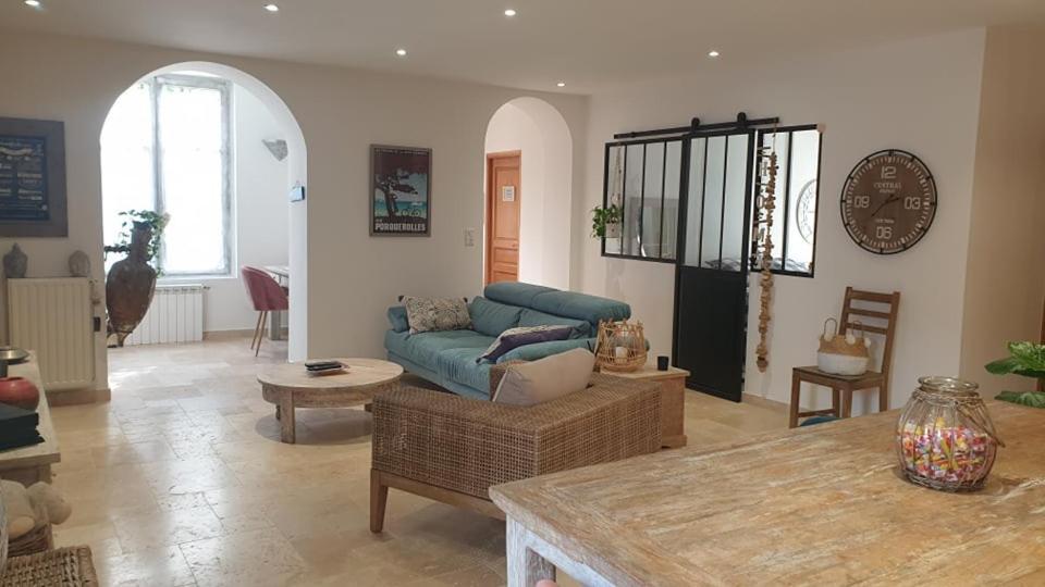 Rdc De Maison Avec Terrasse Barbecue ツーロン エクステリア 写真