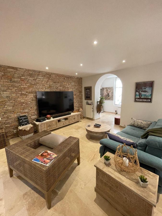 Rdc De Maison Avec Terrasse Barbecue ツーロン エクステリア 写真