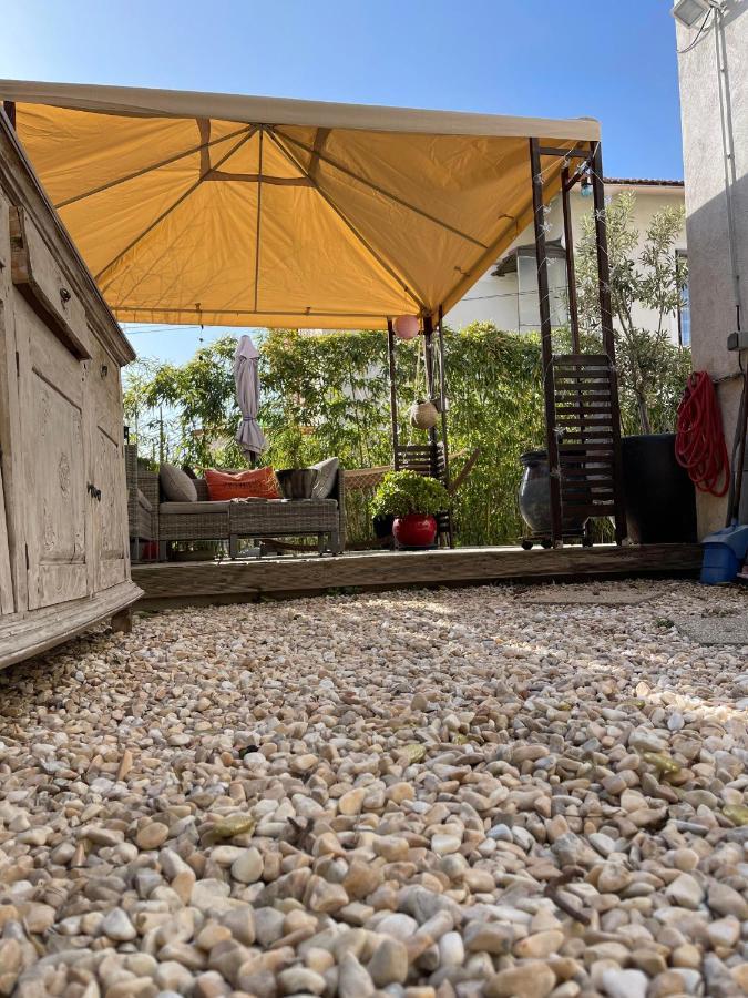 Rdc De Maison Avec Terrasse Barbecue ツーロン エクステリア 写真