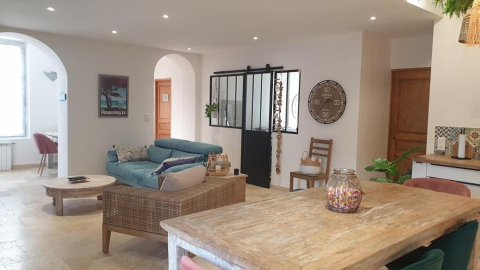 Rdc De Maison Avec Terrasse Barbecue ツーロン エクステリア 写真